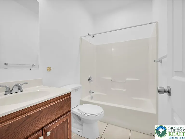 825 16th Ave — Photo 12
