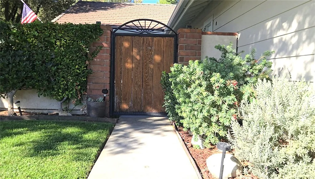 3 bed, 1336 sqft, $4,500 — Photo 2