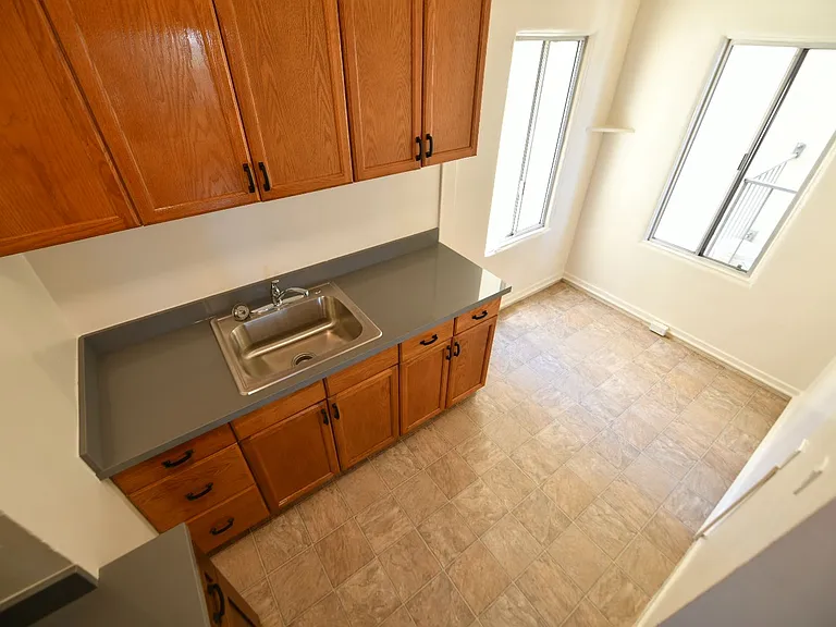 479 Merritt Ave — Photo 23