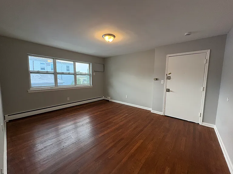 125 Maple Ave #1B — Photo 3