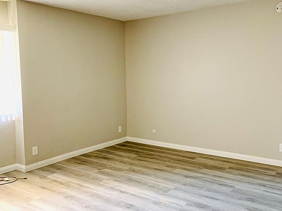 5th image of 18400 Napa St #7