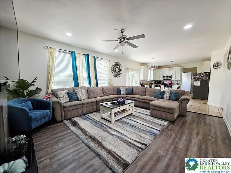 1052 Kingston Ln — Photo 27