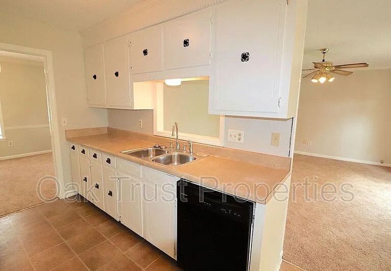 2395 Vistavia Rd — Photo 9