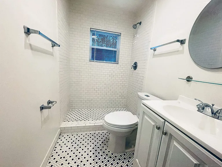 1523 31st St — Photo 7