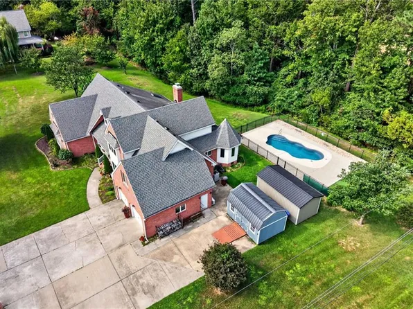 9327 Rivershore Dr, Suffolk, VA 23433
