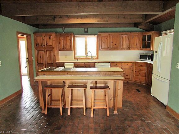 4th image of 1273 Cedar Creek Dr