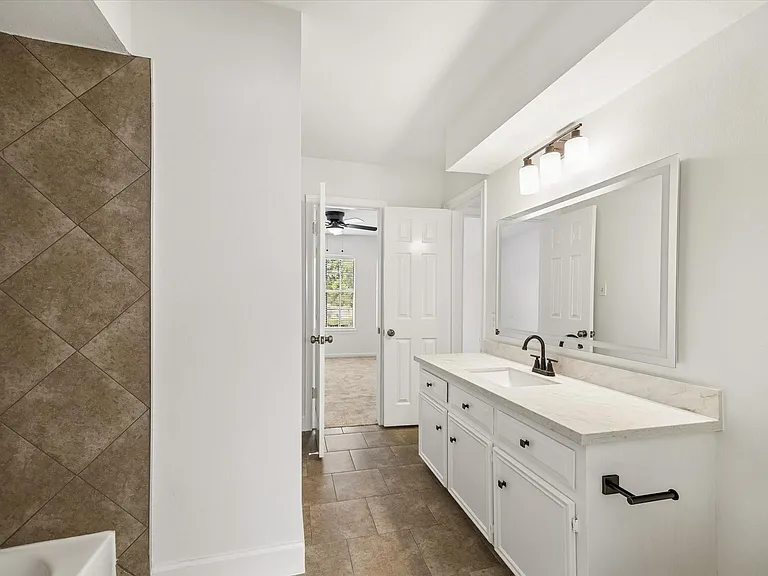 15823 Pebble Bend Dr — Photo 21