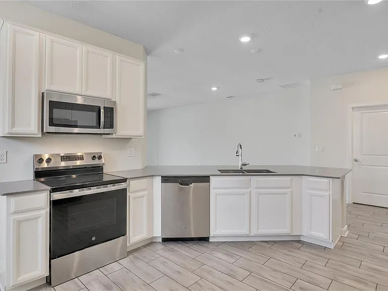 223 Bergamot Loop #A — Photo 5