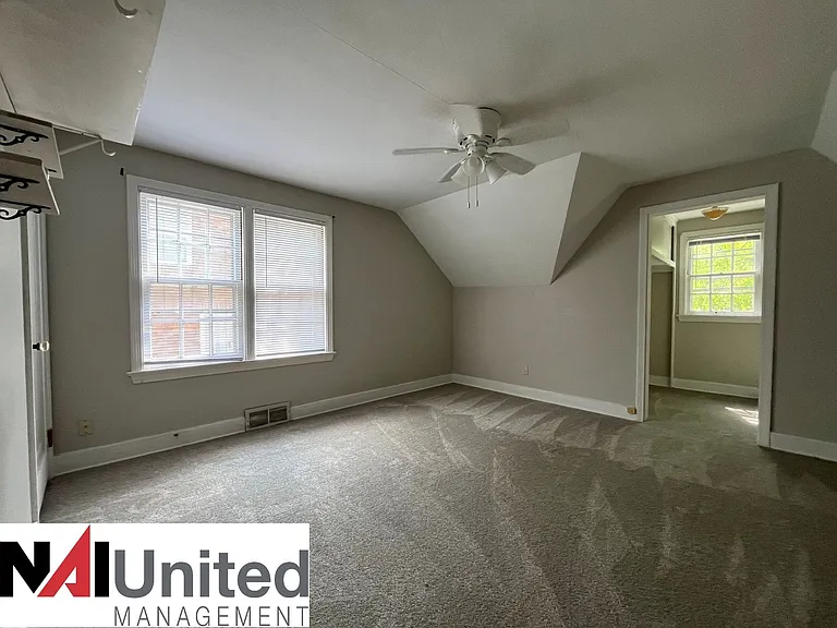 2814 Summit St — Photo 11