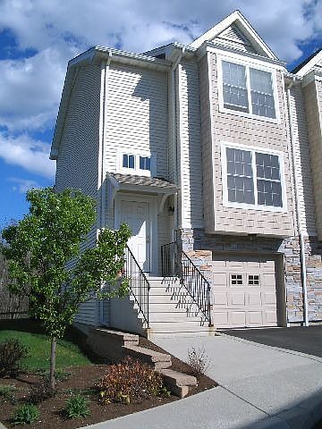 End Unit w/driveway