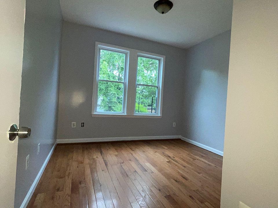 2nd image of 157 Woodlawn Ave #1B
