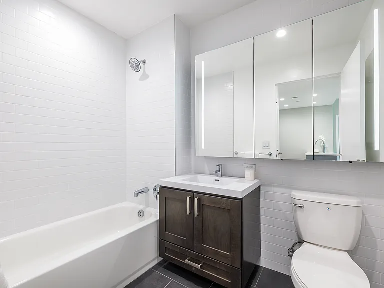 4568 Broadway #Penthouse P — Photo 17