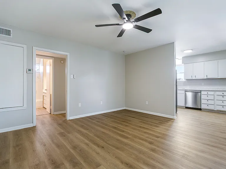 130 N Labarre Dr — Photo 5