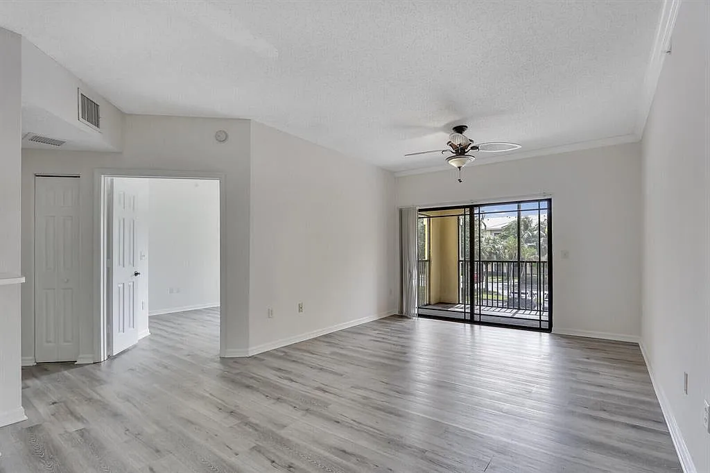 3 bed, 2.0 bath, 1316 sqft, $2,850 — Photo 3