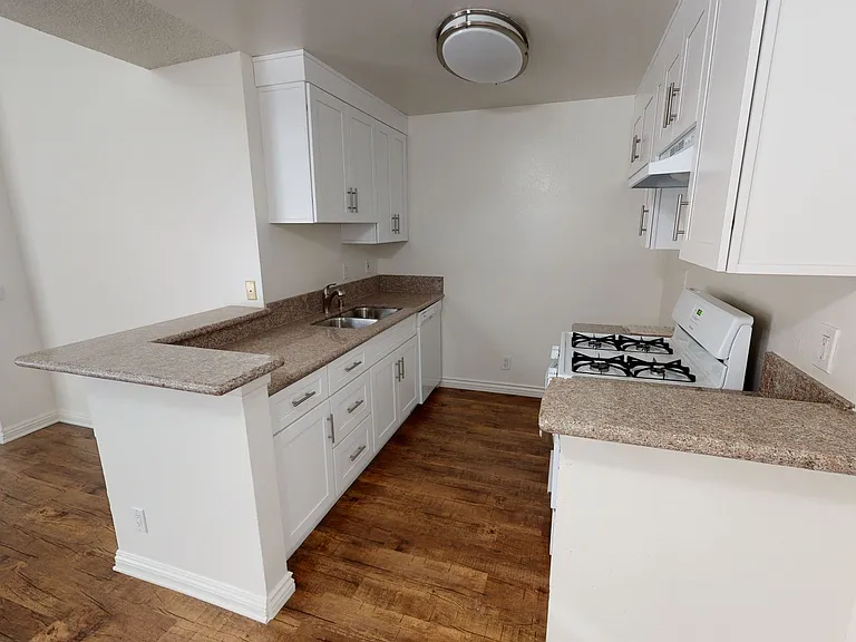 Regency Detroit Apartments — Photo 16