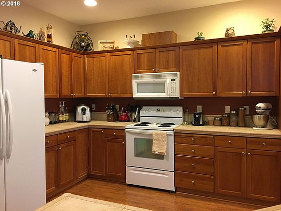 5th image of 4017 NE 91st St