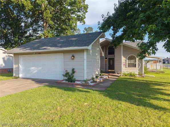 1300 Princeton Dr, Fort Smith, AR 72908