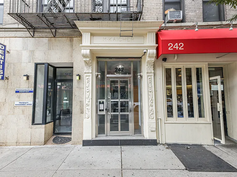 242 E 10th St #19 — Photo 8