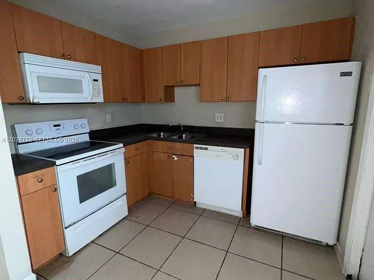 4625 NW 9th Dr #4625 — Photo 4