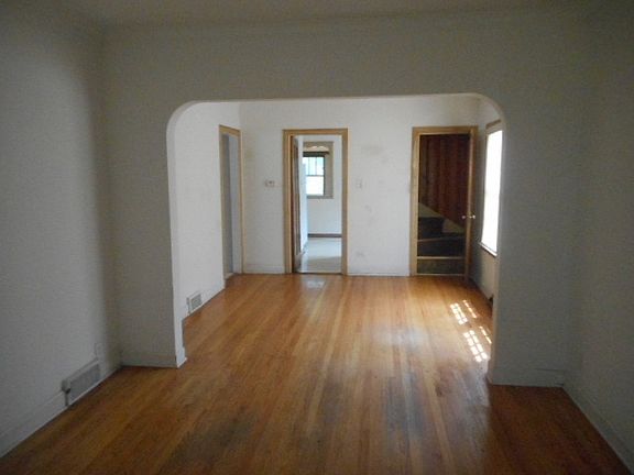 5th image of 4525 N McVicker Ave