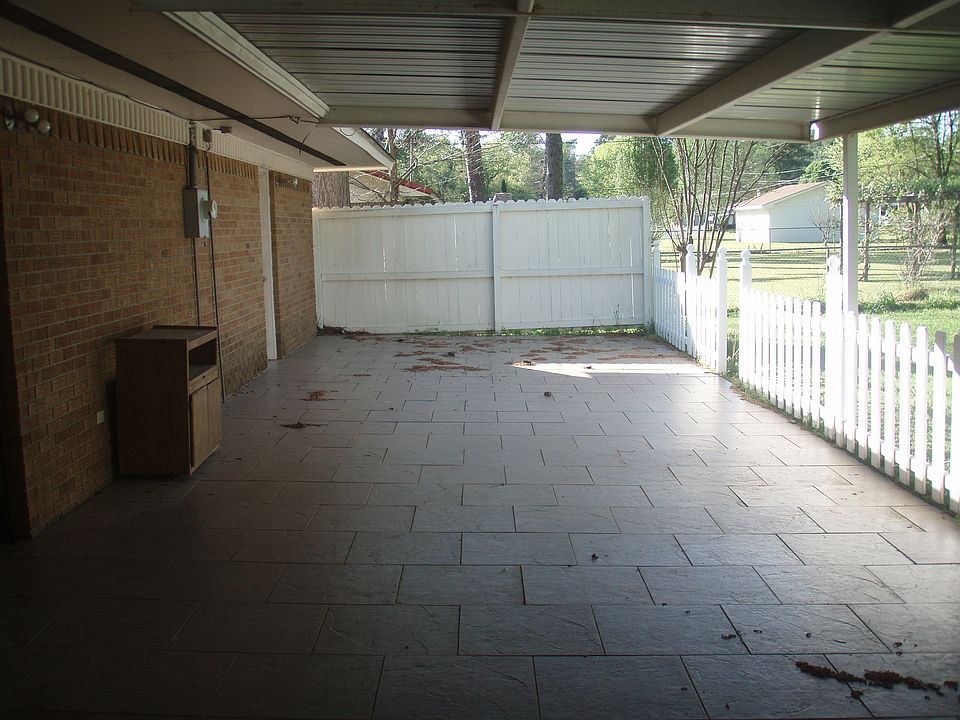 2nd image of 428 Lakewood Dr