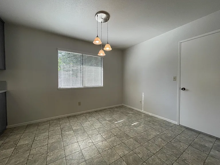 1817 Heron Ln — Photo 6