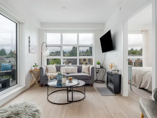 707 E 3rd St #201, North Vancouver, BC V7L 1E6