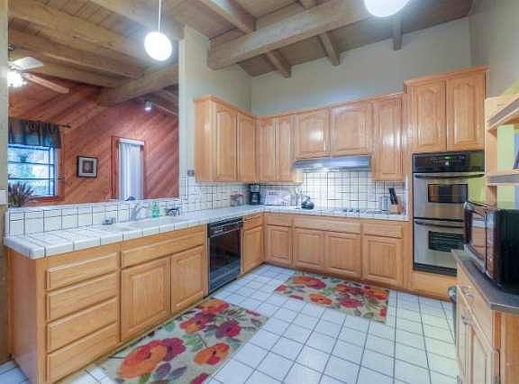 4th image of 922 N Woodlawn Dr