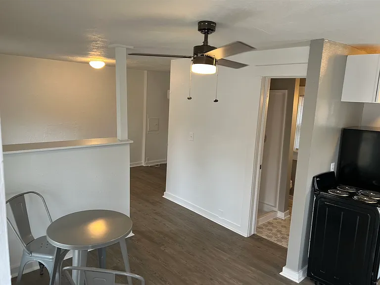 312 W Center St — Photo 4