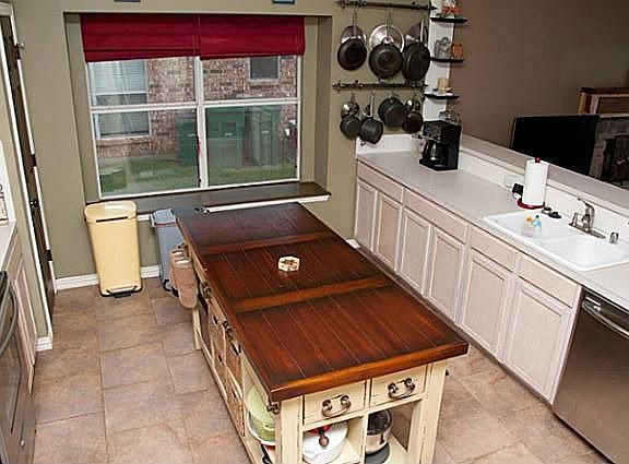 4th image of 306 Wallford Ln