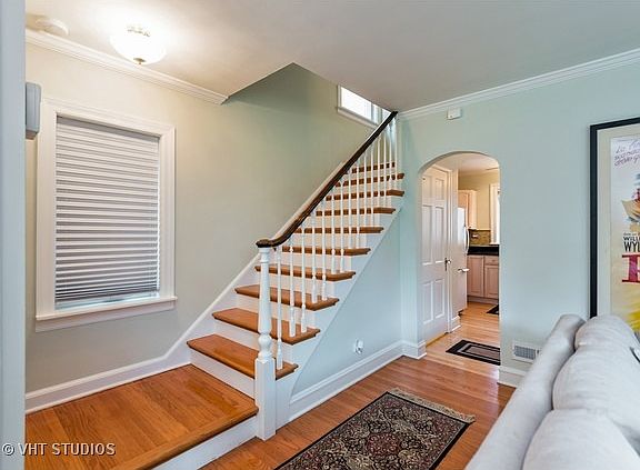 2nd image of 6137 N Monticello Ave