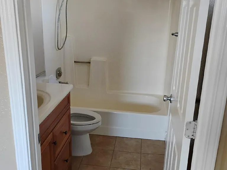 2743 B St #14 — Photo 8