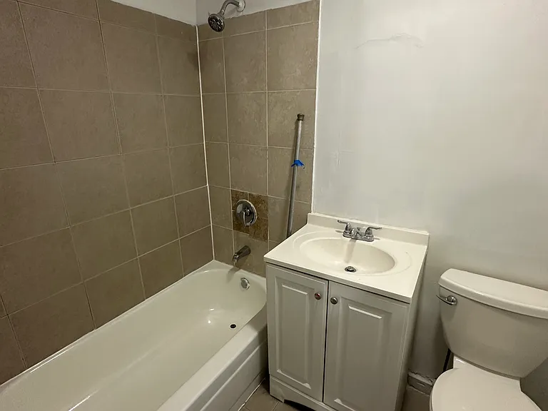 2 Van Cortlandt Park Ave #1SR — Photo 4