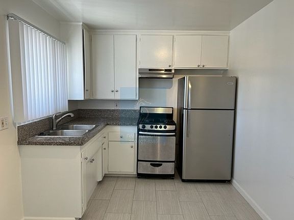 2nd image of 2706 Vanderbilt Ln APT E