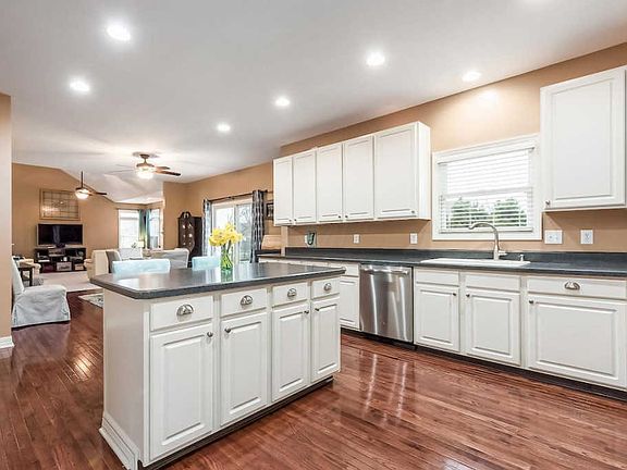 3rd image of 4275 Laurel Valley Dr