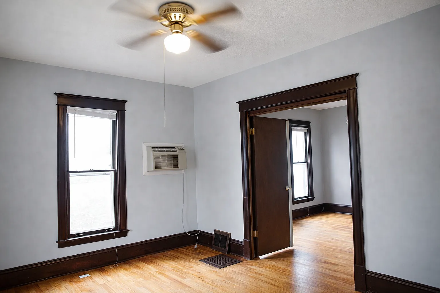 6 bed, 2812 sqft, $2,500 — Photo 2