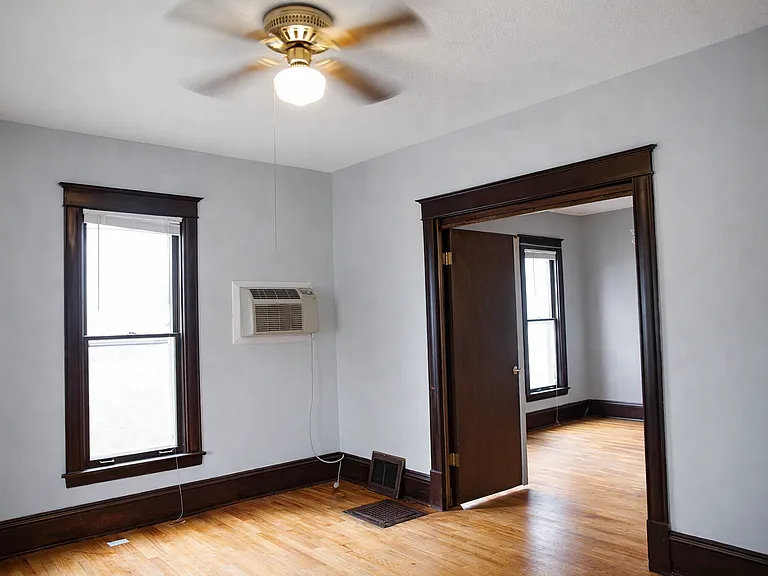 1305 E Hennepin Ave #1 — Photo 2