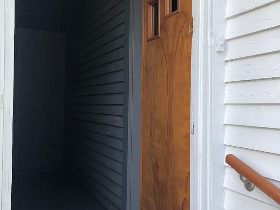 ENTRANCE FROM MUDROOM