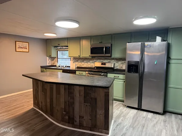 4138 S Arlington Dr, Bismarck, ND 58503
