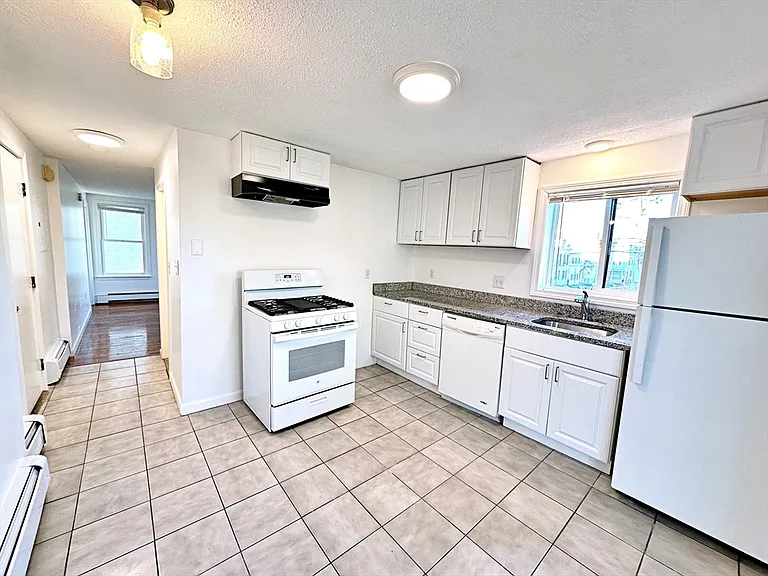 40 Jeffries St #3 — Photo 5