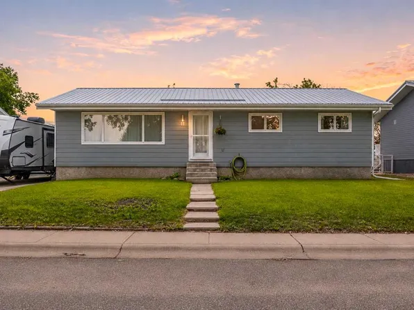 11 N Blazier Park St E, Brooks, AB T1R 0K6