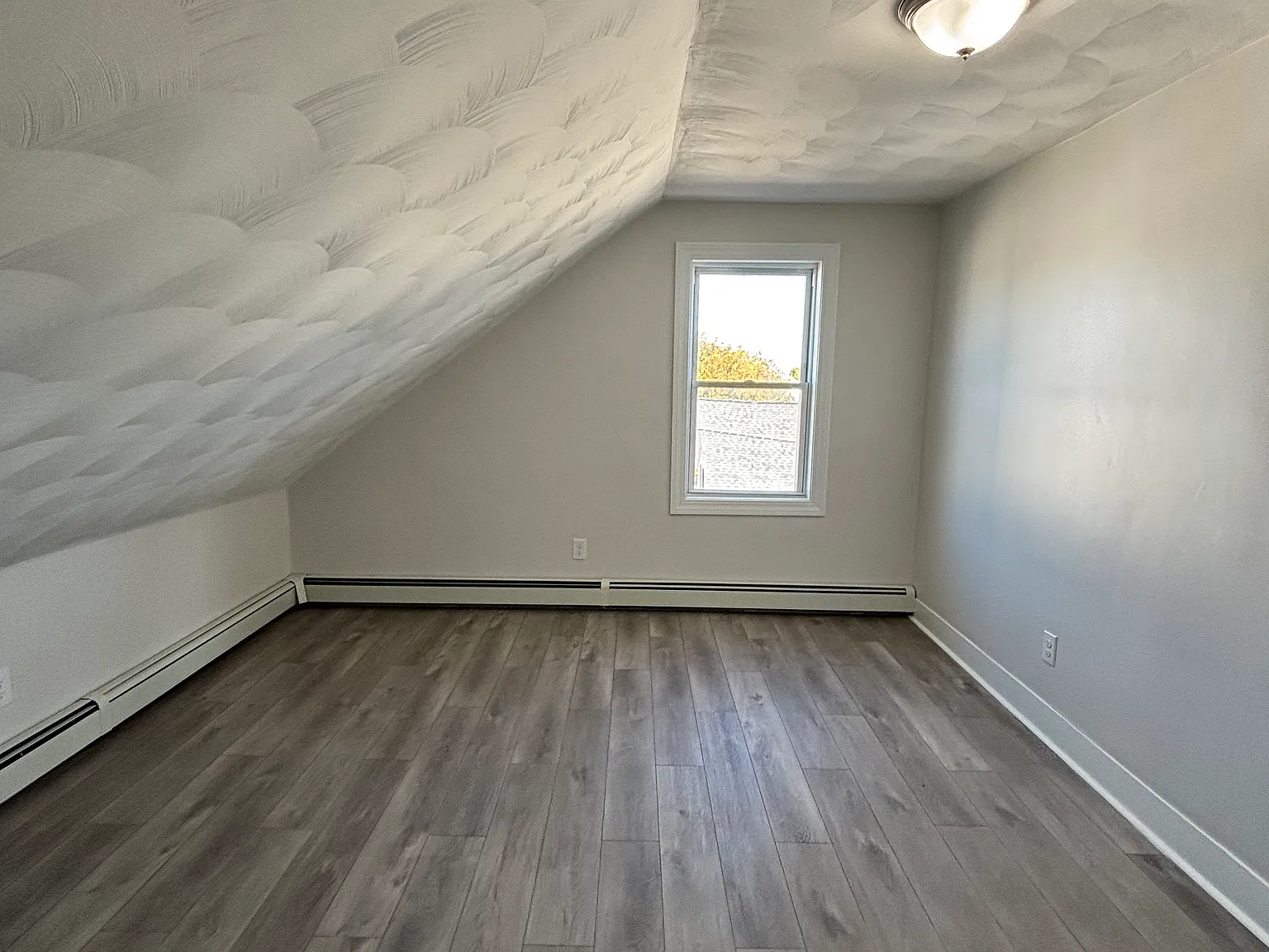 92 Perry St — Photo 4