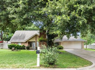 100 Crestview St, Columbus, TX 78934