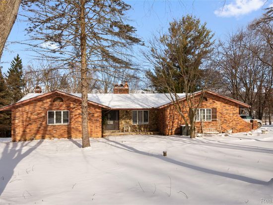 12155 Spencer Rd, Milford, MI 48380