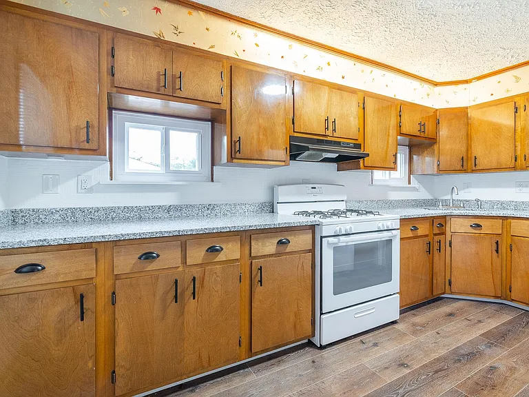 1193 Carolyn Ave — Photo 4