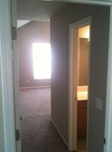2nd image of 1909 N 157th St