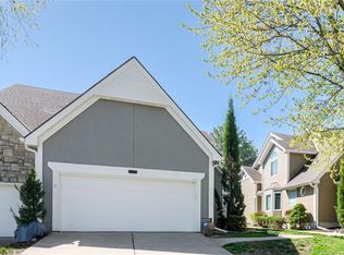 104 NW Pointe Dr, Kansas City, MO 64116