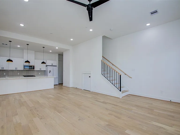 3206 Live Oak St — Photo 5
