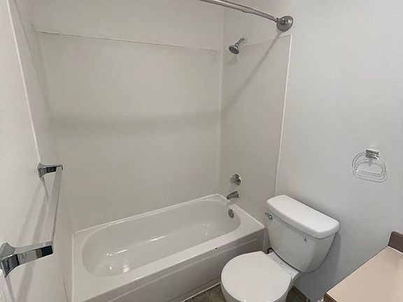 5th image of 20034 15th Ave NE APT 305