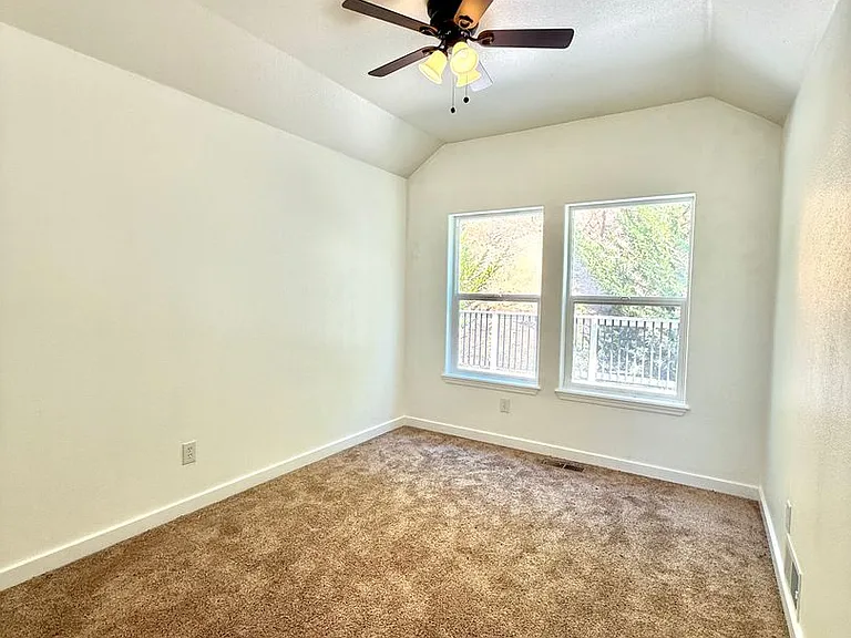 901 Manzanita Dr — Photo 25